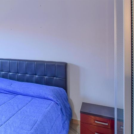 Beautiful Apartment In Vibo Pizzo With Kitchen Vibo Valentia Exterior foto